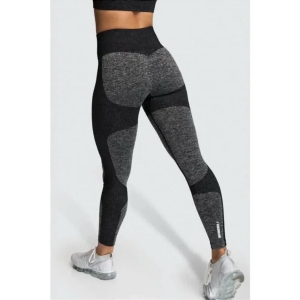 DOYOUEVEN Impact Seamless Leggings. Size Small. Grey/Black.
